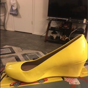 Yellow dress shoes